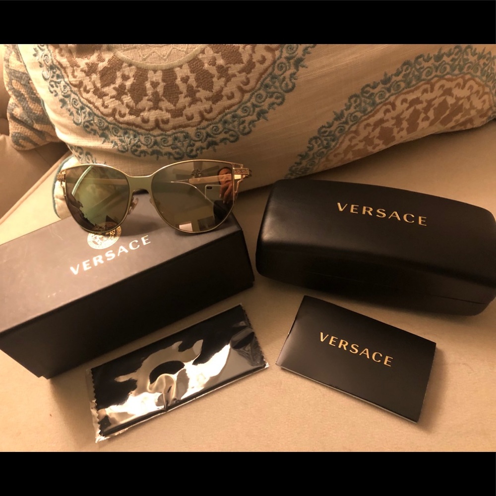 NWT 💕Versace sunglasses